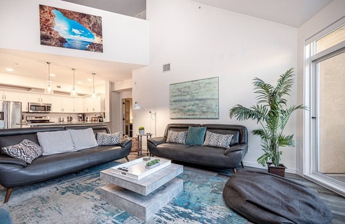 North End Condo | “The Cathedral” luxury penthouse loft with lakeview. Downtown, pool and hot tub.