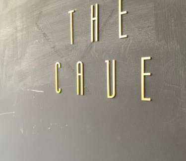 West Central District Apartment | The Cave I 六人包層民宿