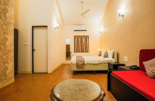 Varca Hotel | The Center Court Resort and Spa