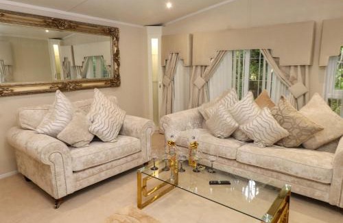 Chwilog House | The Chalet at Tyn Lon