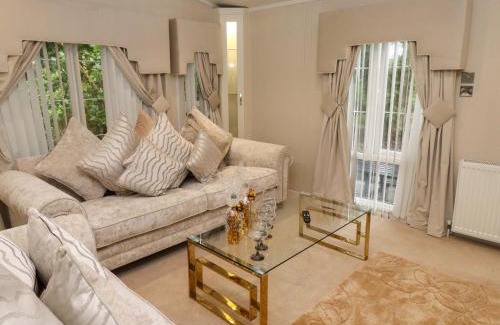 Chwilog House | The Chalet at Tyn Lon