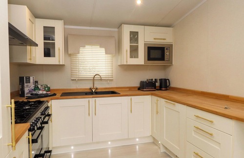 Chwilog Cottage | THE CHALET AT TYN LON, pet friendly, with a garden in Chwilog
