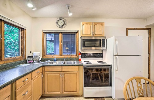 Roan Mountain Cabin | ‘The Chalet Retreat’ Cabin Across from Creek!