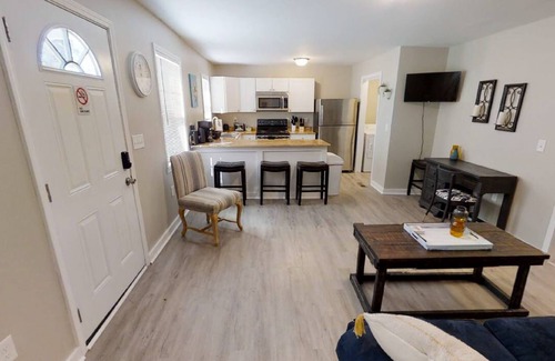 Crestline Heights House | The Chalet/Trendy Cozy Contemporary Urban
