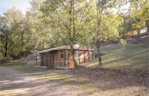 Frayssinet Ski Chalet | the chalets are on a hill N3
