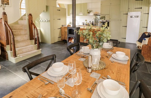 Yarpole Cottage | THE CHAPEL, pet friendly, character holiday cottage in Yarpole