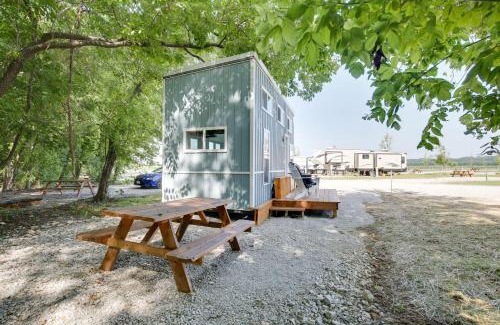 Defiance Apartment | The Chardonnay Chalet Defiance Studio Trail!