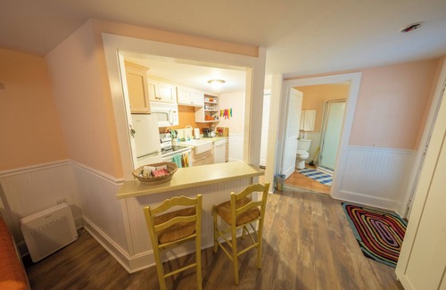 Sapelo Island Apartment | The charming Candy Cottage studio on Sapelo Island under the mossy Live Oaks