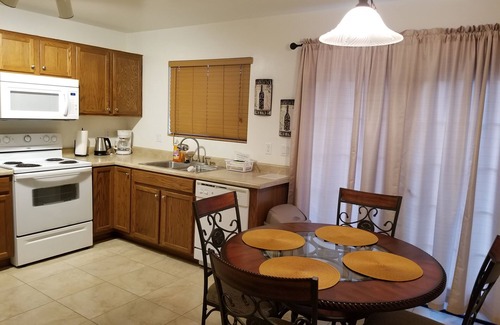 Sahuarita House | The Chase House, near shopping and restaurants in Sahuarita/Green Valley area.
