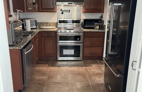 Summerville House | THE CHATEAU OF OAKLAND nnBEST PLACE TO STAY & PLAY GOLF/TWO DECKS 16 FOOT SPA