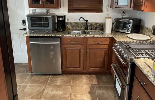 Summerville House | THE CHATEAU OF OAKLAND nnBEST PLACE TO STAY & PLAY GOLF/TWO DECKS 16 FOOT SPA