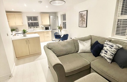 Greenhithe Apartment | The chateaux luxury Apartment- 5 min from Bluewater shopping mall