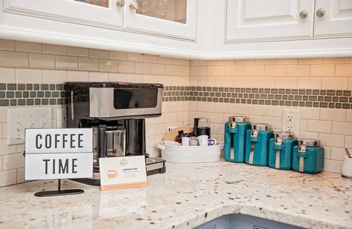Rountree House | The Cherry St House [Main Floor]-No Cleaning Fee