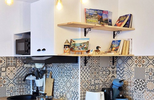 Fontaine-Bayonne-Cartoucherie Apartment | The Cherub - Cute Studio near downtown and Tram