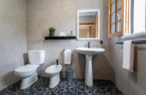 Fenais da Luz House | The Chestnut Garden - Farm House