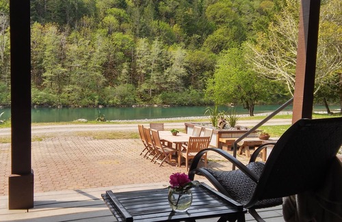 Brookings House | The Chetco River Inn-SECLUDED River Frontage-36 acres-Swim,Fish,Family Fun
