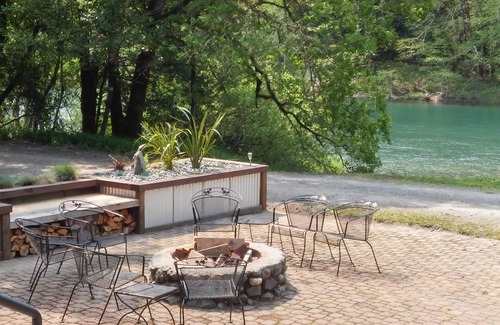 Brookings House | The Chetco River Inn-SECLUDED River Frontage-36 acres-Swim,Fish,Family Fun