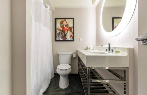 Rush and Division House | The Chicago Hotel Collection Magnificent Mile, 3 Standard King Rooms