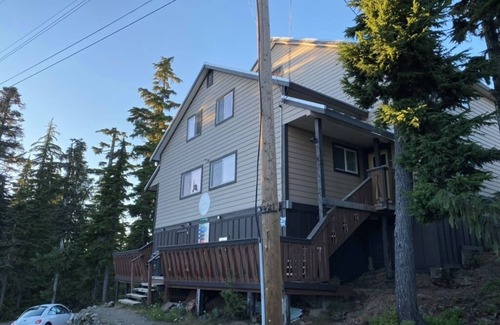 Courtenay House | The Chickadee Suite
