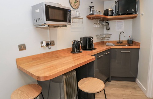 Cannards Grave Cottage | THE CHILL GARDEN ROOM, pet friendly, with a garden in Shepton Mallet