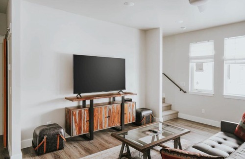 Four Corners House | The Circle Unit B