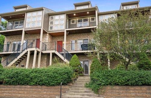 Covington House | The City Staycation Condo - Downtown Cincy Views
