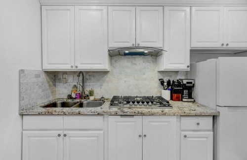 East Pasadena Apartment | The Cityscape Alley Nook