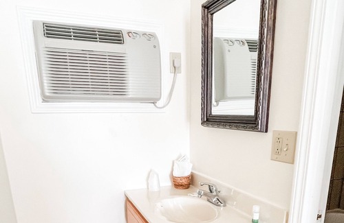 Whitehall Apartment | The Classic 1 Bed @ The Maple Tree Inn