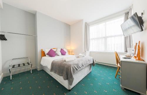 Cleethorpes Hotel | The Clee Hotel - Cleethorpes, Grimsby, Lincolnshire
