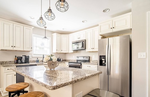 Keowee House | The Clemson Cottage | 3.6mi to Football Stadium