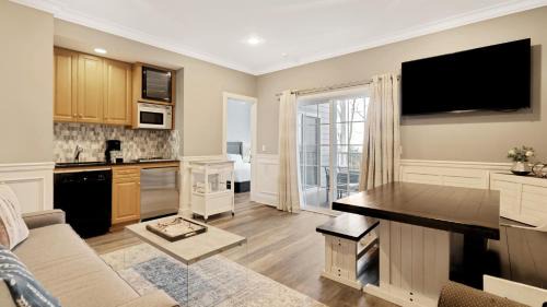 Greenport West Apartment | The Cliffside Resort Condominiums