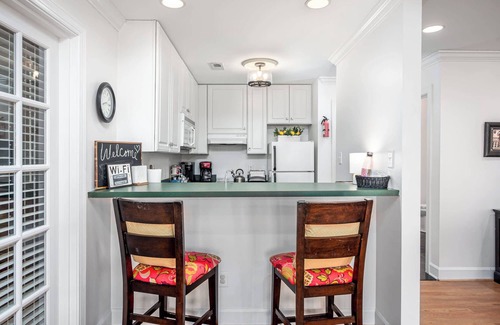 Chapel Hill Apartment | The Clubhouse Hideaway - The Greenview Den