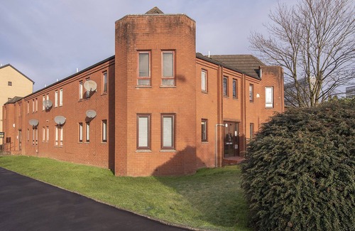 North West Apartment | The Cluthar: Ground Floor West End/City Centre/Rockvilla Flat & Parking