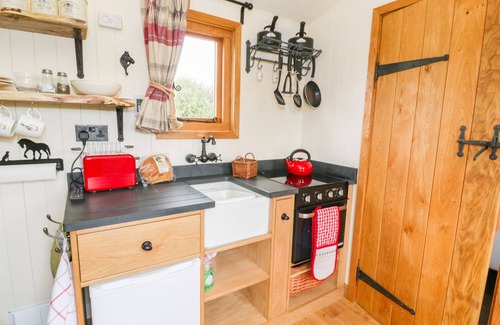 Saint Asaph Cottage | THE CLYDES, pet friendly, character holiday cottage in St Asaph