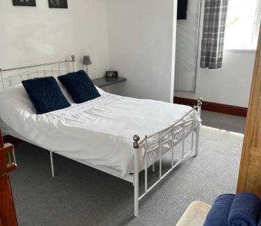 Horns Cross Bed & Breakfast | The Coach and Horses