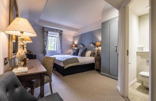 Kew Hotel | The Coach & Horses