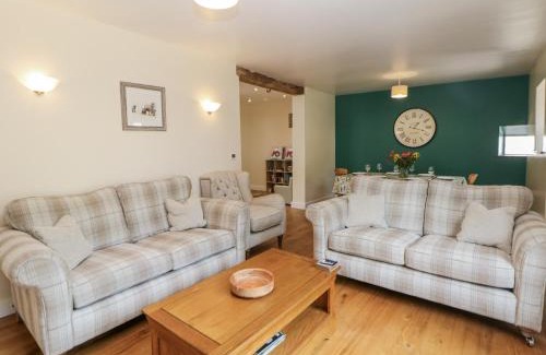 Cauldon Low House | The Coach House at Mayfurlong Farm