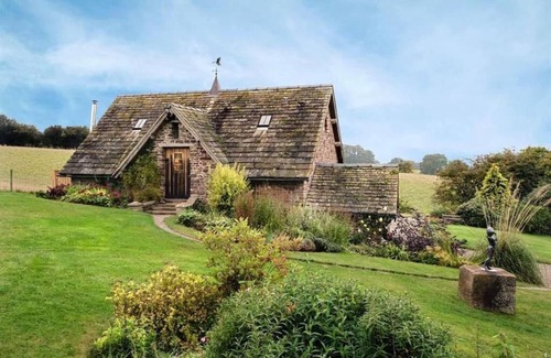 Boraston Cottage | The Coach House is a retreat from the outside world.