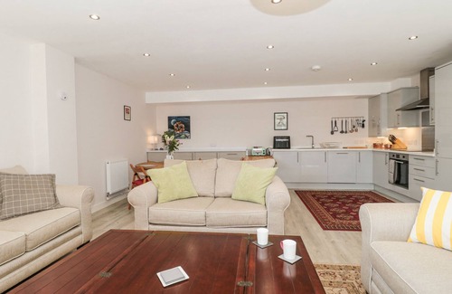 Castle Cary Cottage | THE COACH HOUSE, pet friendly, with a garden in Castle Cary