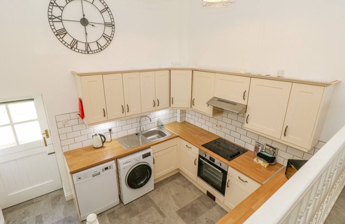 Godshill Cottage | THE COACH HOUSE, pet friendly in Wroxall