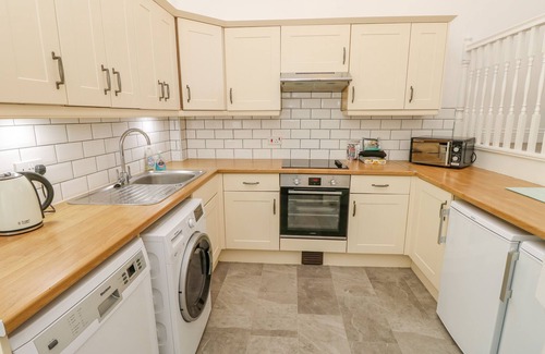 Godshill Cottage | THE COACH HOUSE, pet friendly in Wroxall