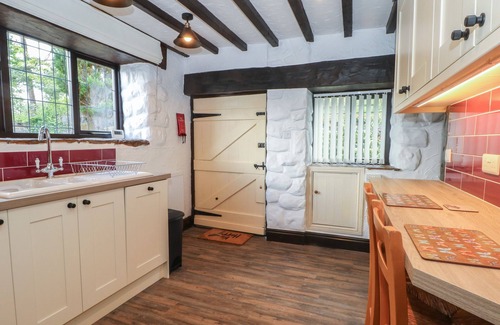Llanasa Cottage | THE COACH HOUSE, romantic, character holiday cottage in Trelawnyd