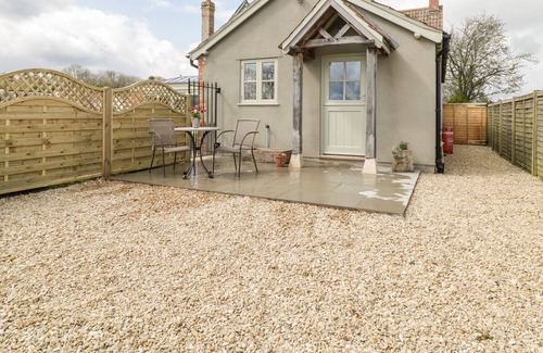 Wedmore Cottage | THE COAL HOUSE AT MENDIP VIEW, with a garden in Wedmore