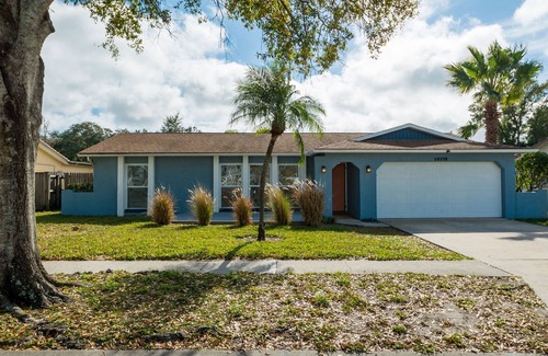 Seminole House | The Coastal Cutie! Pool, Hot Tub, 5-10 Mins to Beautiful Gulf Beaches!