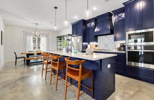 Fayetteville House | The Collegiate - 4 mi to U of A - MTB Friendly