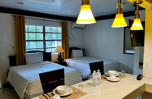 Nassau Hotel | The Colony Club Inn & Suites