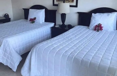 Nassau Hotel | The Colony Club Inn & Suites