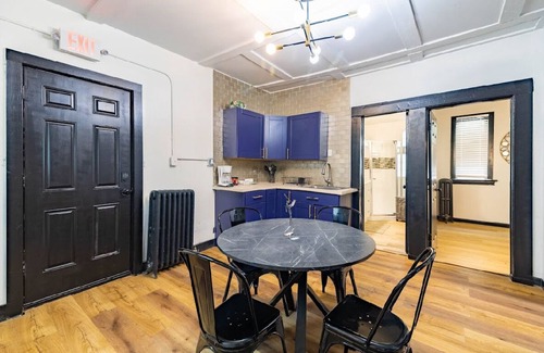 Detroit House | The Color Lounge! Spacious 4-bedroom house with WiFi and AC in terrific Detroit