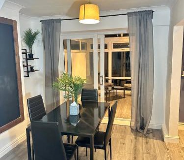 Birmingham Apartment | The comfort House - Cosy 3 Bedroom house