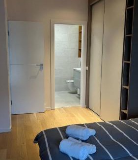 Cluj-Napoca Apartment | The Comfy Nest - Parking, King Size Bed, Smart Tv